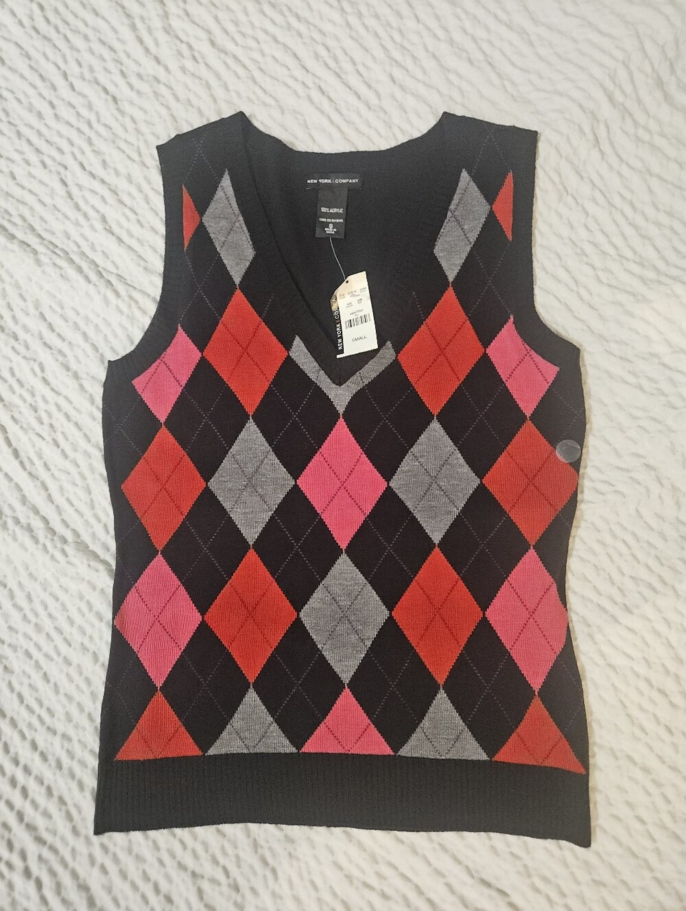 New York & Co Argyle V-Neck Sweater Vest Knit Black Red Pink S NWT